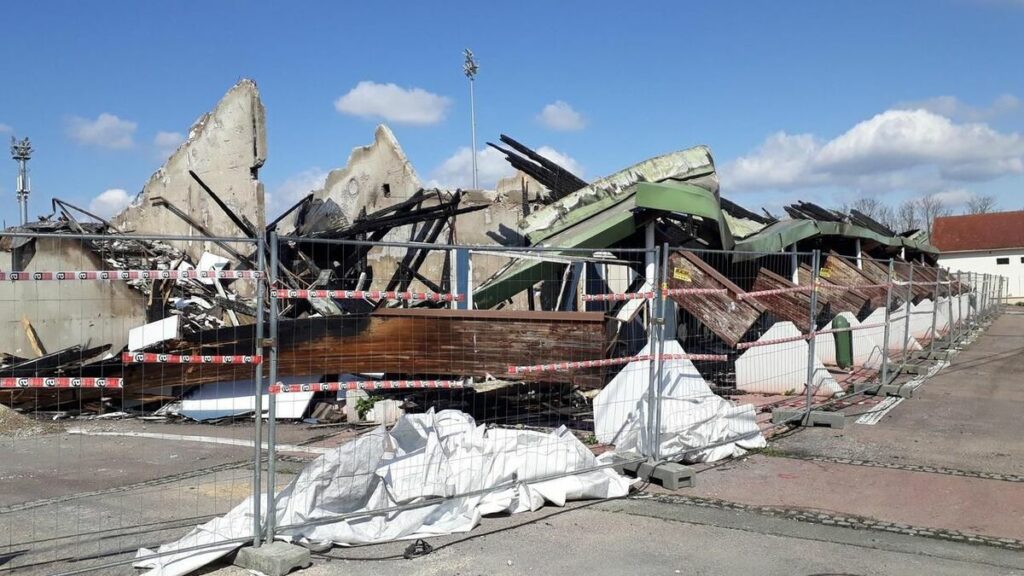 Mantes-la-Ville : les sportifs sont devenus SDF après l’incendie de leur gymnase