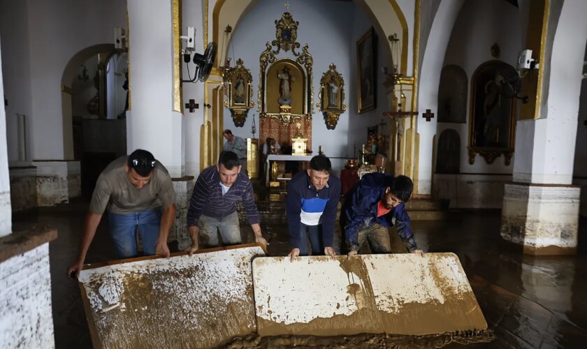 Manuela, mientras veía el agua arrasar Benamargosa (Málaga): "Sólo podíamos rezar para que parase"