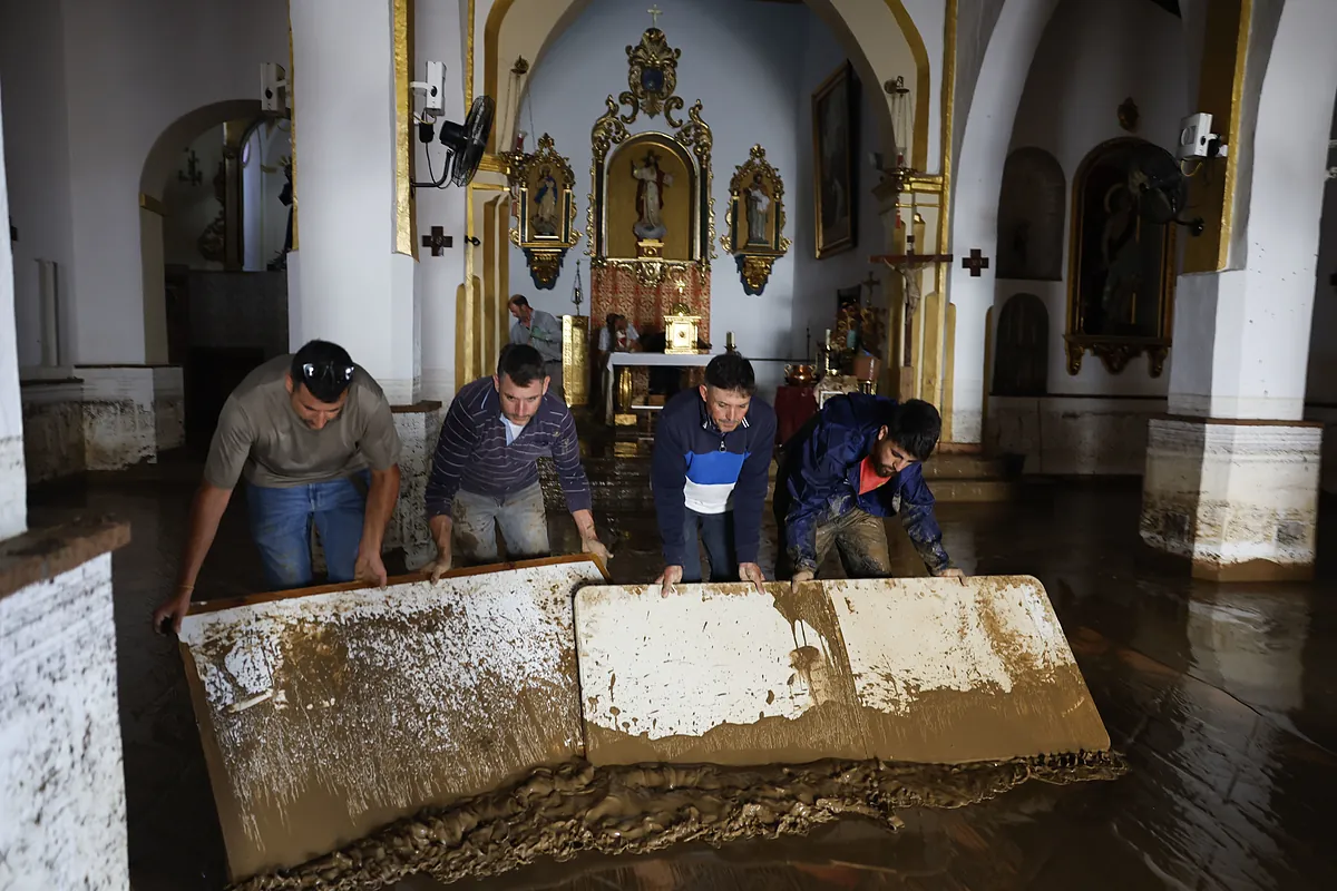 Manuela, mientras veía el agua arrasar Benamargosa (Málaga): "Sólo podíamos rezar para que parase"