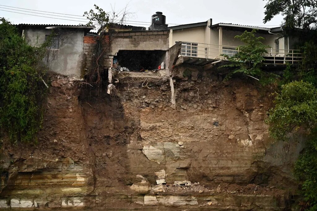 Más de 100.000 afectados en Centroamérica por la tormenta Sara