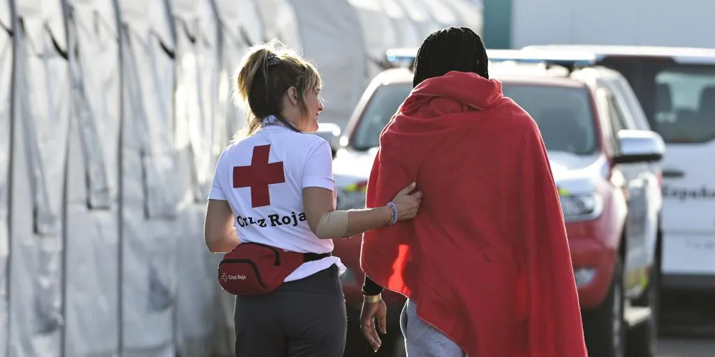 Más de 140 inmigrantes llegan este domingo a El Hierro y Gran Canaria