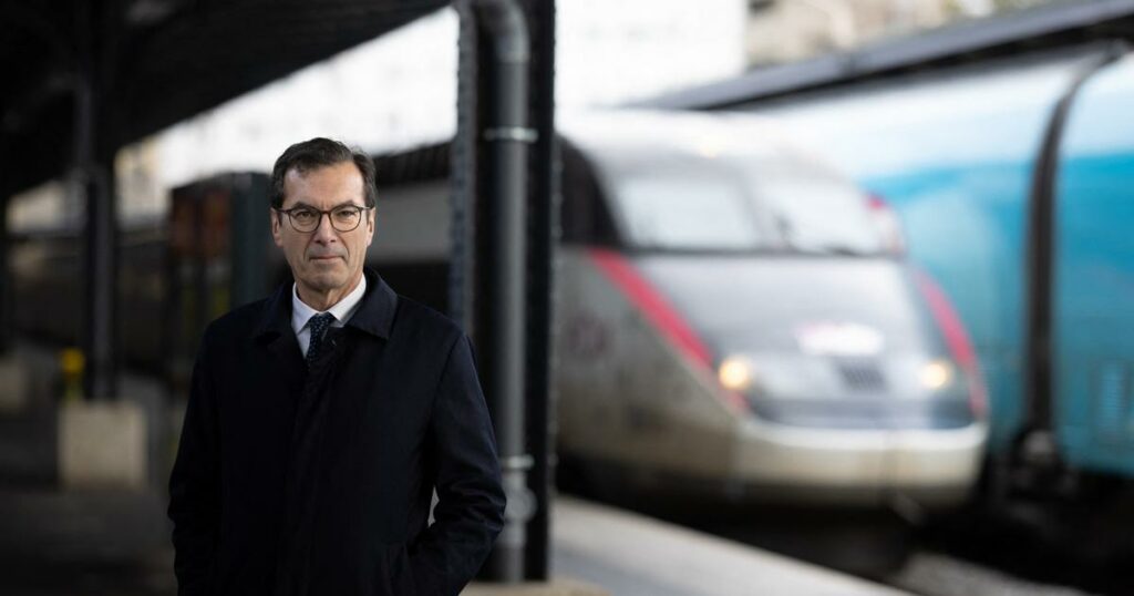 Menace de grève à Noël : le patron de la SNCF appelle les cheminots à «rester du côté des Français»