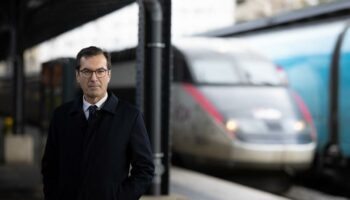 Menace de grève à Noël : le patron de la SNCF appelle les cheminots à «rester du côté des Français»