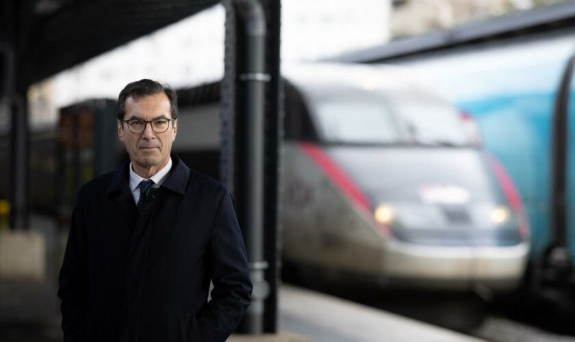 Menace de grève à Noël : le patron de la SNCF appelle les cheminots à «rester du côté des Français»