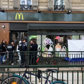 Meurtre au McDonald’s à Paris : le suspect mis en examen pour assassinat et placé en détention provisoire