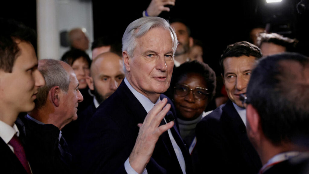 Michel Barnier cajole les maires et appelle ses troupes à plus de « loyauté »