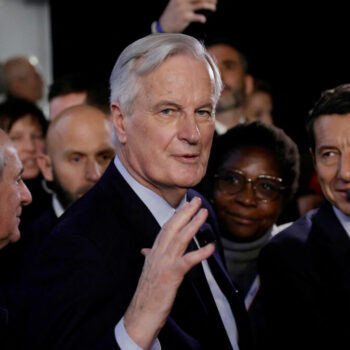 Michel Barnier cajole les maires et appelle ses troupes à plus de « loyauté »