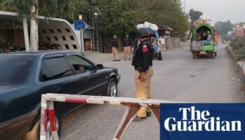 More than 40 killed in north-west Pakistan in gun attack on Shia convoy