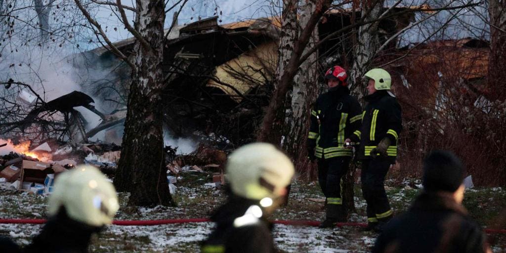 Muere una persona y dos resultan heridas al estrellarse un avión de carga en Vilna (Lituania)