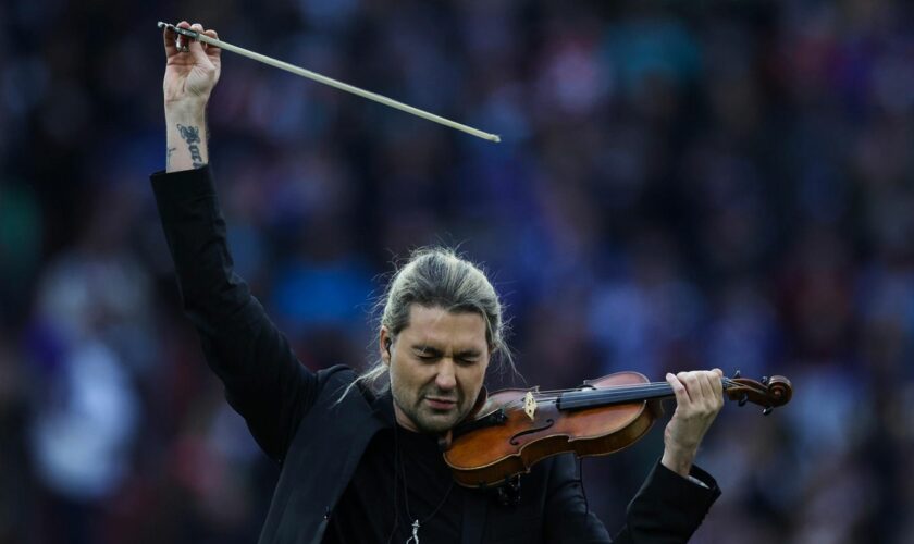 NFL-Spiel in München: "Unglaublich schön": Star-Geiger David Garrett sorgt für Gänsehaut-Moment