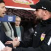 Xabi Alonso (l) trainiert aktuell Bayer 04. Sein Nachfolger könnte eines Tages Sebastian Hoeneß heißen. Foto: Rolf Vennenbernd/d