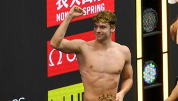 Natation: Léon Marchand s'impose, encore, sur 400 m quatre nages à Singapour