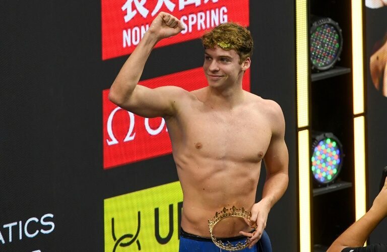 Natation: Léon Marchand s'impose, encore, sur 400 m quatre nages à Singapour