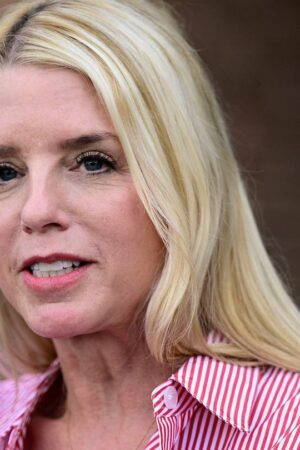 Mit Pam Bondi soll eine ehemalige Generalstaatsanwältin von Florida das Justizministerium führen. (Archivbild) Foto: Derik Hamil