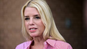 Mit Pam Bondi soll eine ehemalige Generalstaatsanwältin von Florida das Justizministerium führen. (Archivbild) Foto: Derik Hamil