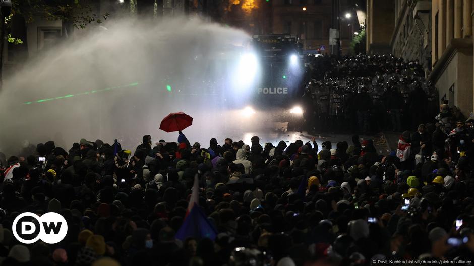 News kompakt: Wasserwerfer gegen pro-Europa Demonstranten