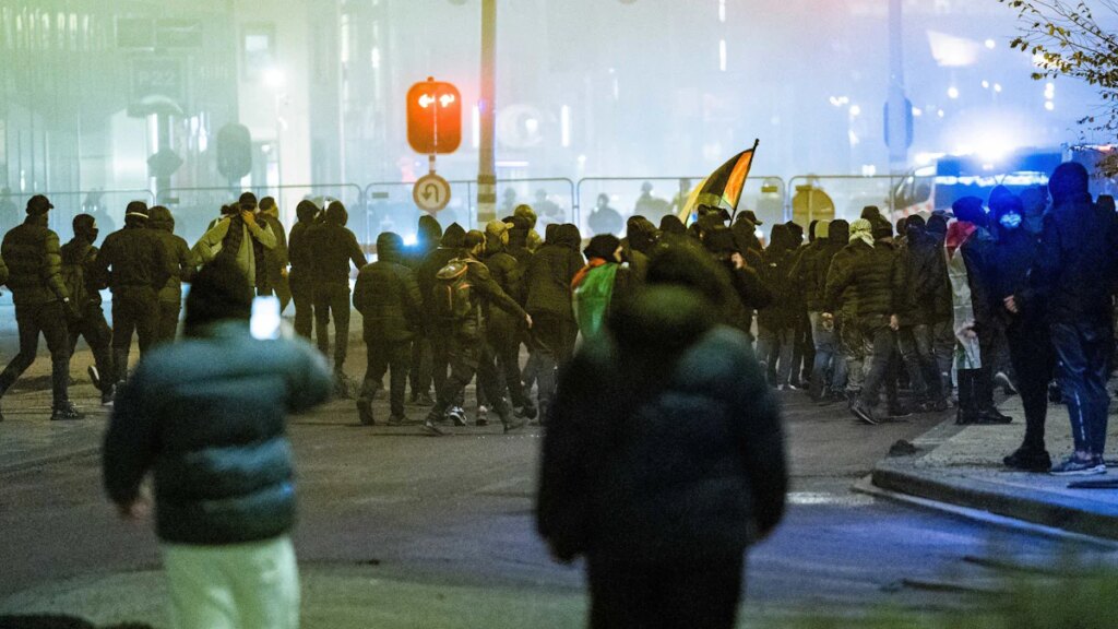 Niederlande: Unruhen in Amsterdam: Israel will Fans ausfliegen lassen