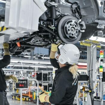 Nissan va supprimer 9 000 postes et va réduire ses capacités face à des ventes en berne