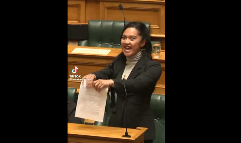 Nouvelle-Zélande: Une députée interrompt une séance parlementaire avec... un haka !