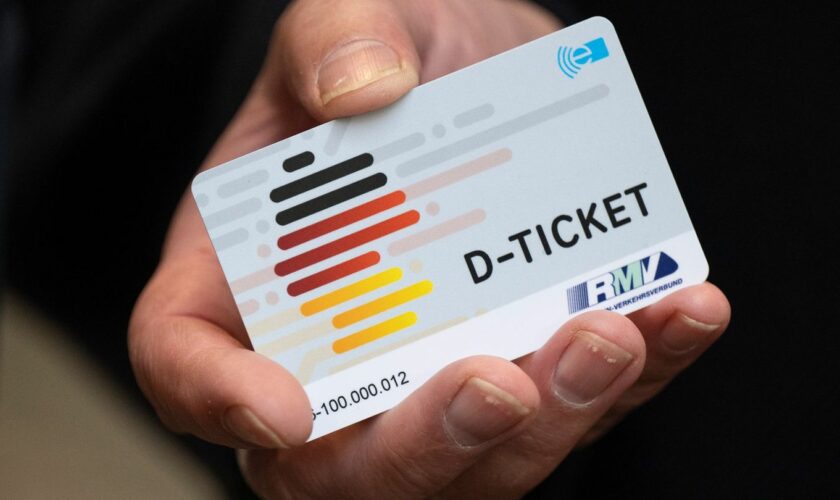 Droht mit dem Aus der Ampel-Regierung auch das Ende des Deutschlandtickets? (Archivbild) Foto: Boris Roessler/dpa