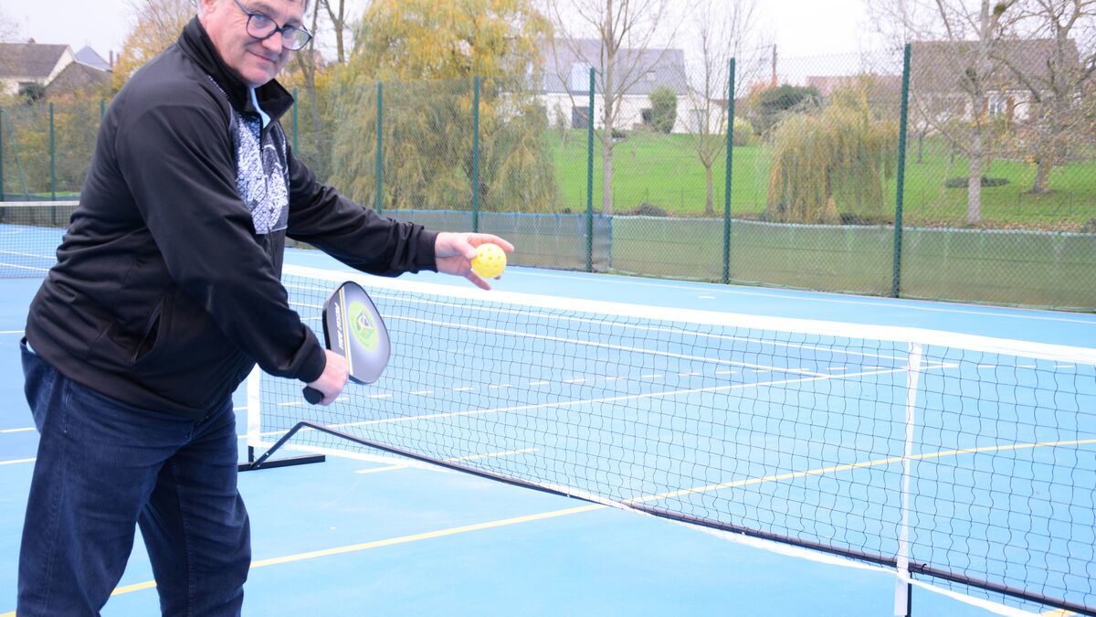 « On vient pour s’amuser » : le pickleball, un tennis miniature très séduisant, fait son trou à Yèvres