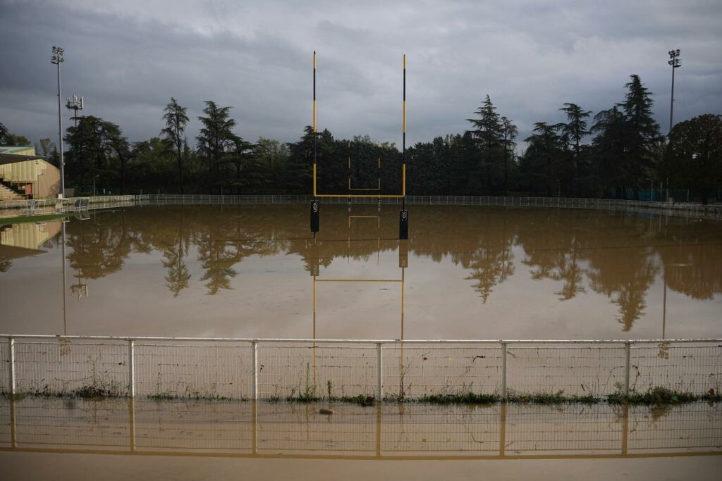 Orages et inondations : plus aucun département en vigilance orange, mais des averses prévues sur le pourtour méditerranéen et la Corse