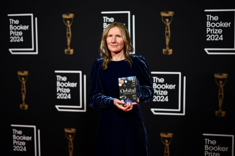 "Orbital": La Britannique Samantha Harvey remporte le Booker Prize