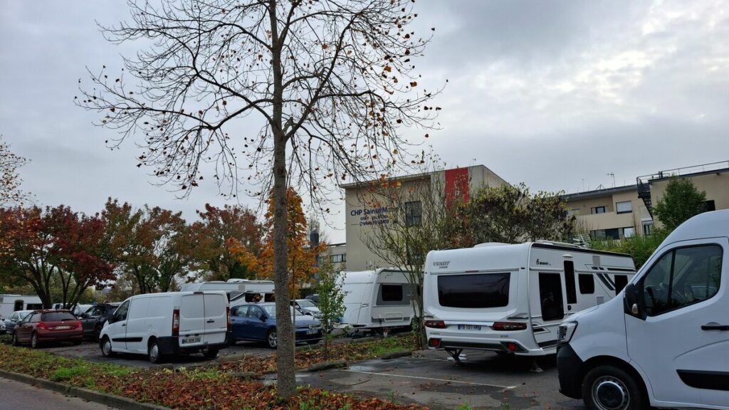 Osny : les caravanes qui occupaient à nouveau le parking de la clinique Sainte-Marie sont parties