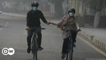 Pakistan shuts schools in Lahore over record pollution