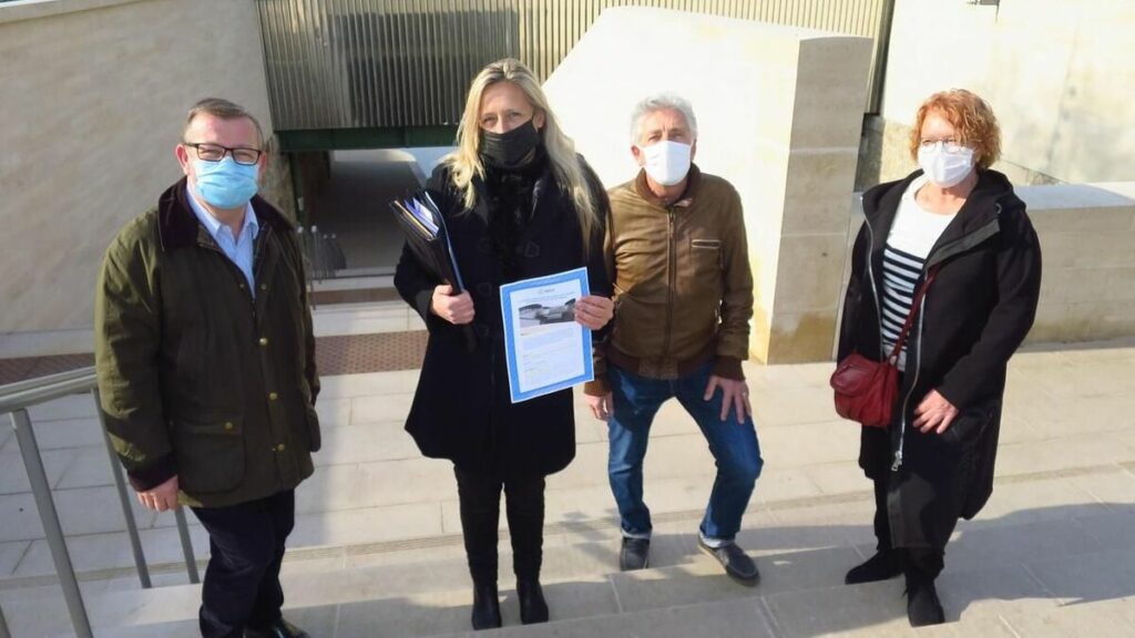 Paris : les riverains réclament la grille promise de l’escalier de la Bastille