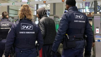 Paris : un homme déverse une bouteille de produit chimique à la gare Saint-Lazare, une dizaine de personnes incommodées