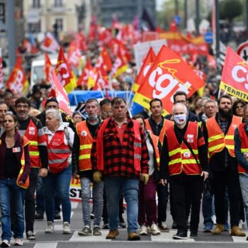 Plans sociaux, appels à la grève: L'automne s'annonce tendu en France