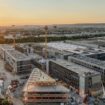 Poissy, capitale de l’automobile : comment l’usine Peugeot se transforme en méga-campus à cols blancs