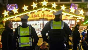 Polémique en Allemagne: Un enfant tire la langue au Saint Nicolas et reçoit un coup de baguette au visage