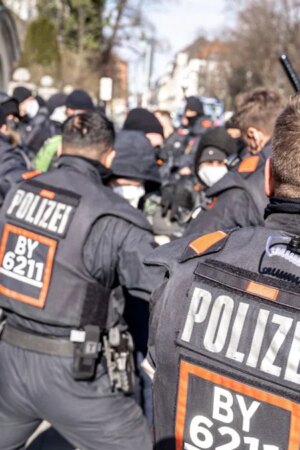 Polizei und Politik : „Es wird oft vergessen, dass Polizisten auch nur Menschen sind“