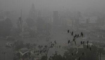 Pollution de l’air au Pakistan : les écoles des grandes villes du Pendjab fermées encore une semaine