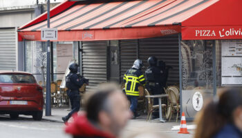 Près de Paris: L'homme retranché dans une pizzeria arrêté, ses otages libérés