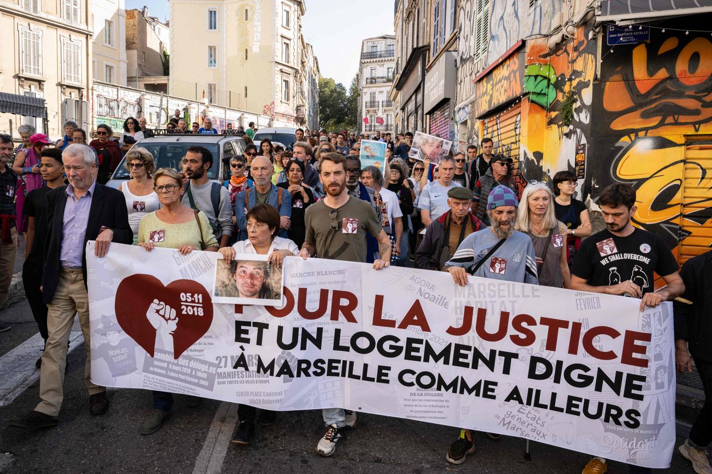 Procès de la rue d’Aubagne : des Marseillais réclament « justice et un logement digne »