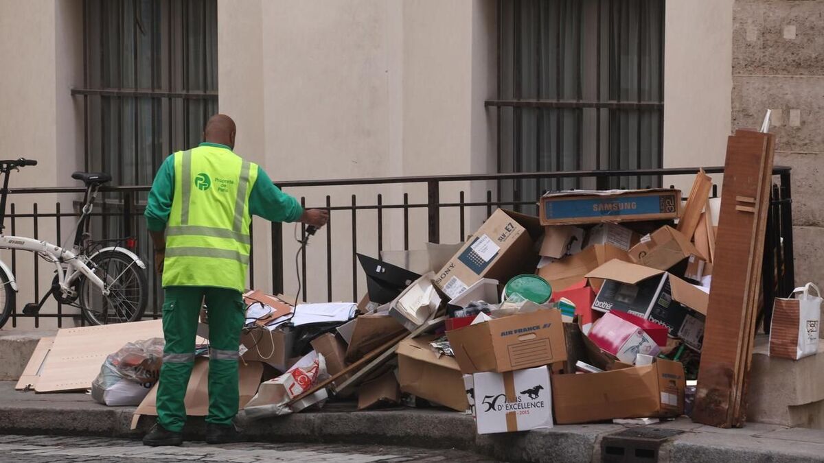 Propreté : à Paris, bientôt plus de pouvoirs pour les maires d’arrondissement ?