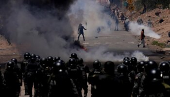 Proteste in Bolivien: Anhänger von Ex-Präsident Morales nehmen Soldaten als Geiseln