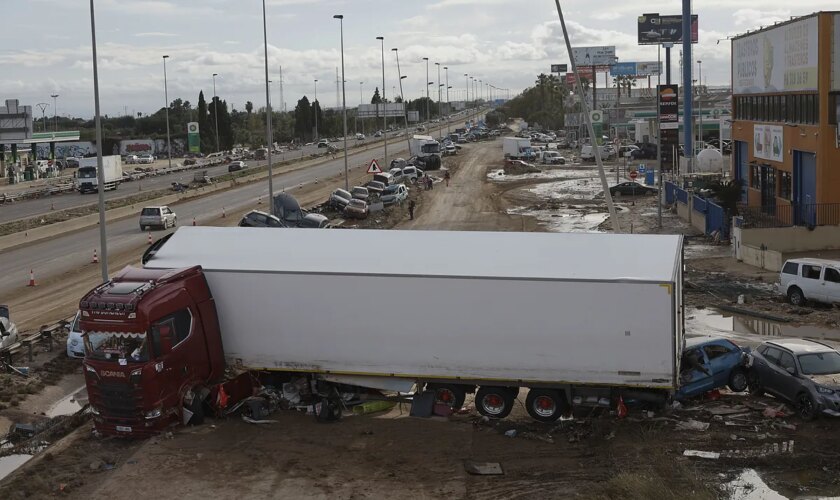 Queda restringida la circulación por todas las carreteras de acceso a la zona cero de la DANA hasta la medianoche del domingo