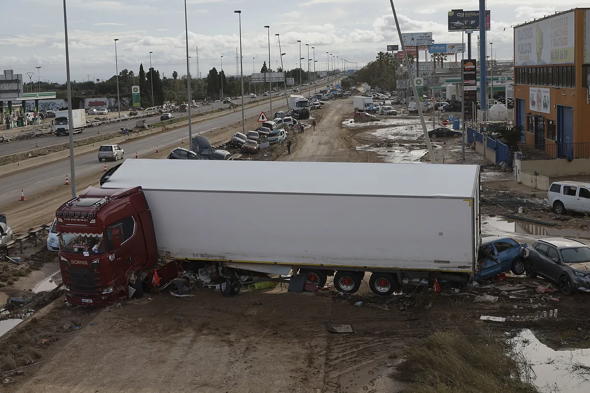 Queda restringida la circulación por todas las carreteras de acceso a la zona cero de la DANA hasta la medianoche del domingo