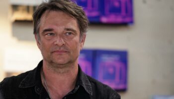 Requiem pour un fou : la tournée de David Hallyday heurte des féministes du Pas-de-Calais