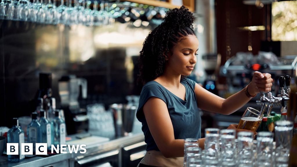 Restaurant workers' jobs threatened by Budget, bosses warn