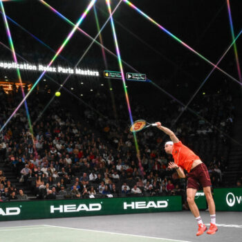 Rolex Paris Masters : pourquoi Ugo Humbert se décale-t-il jusque dans le couloir pour servir à gauche ?