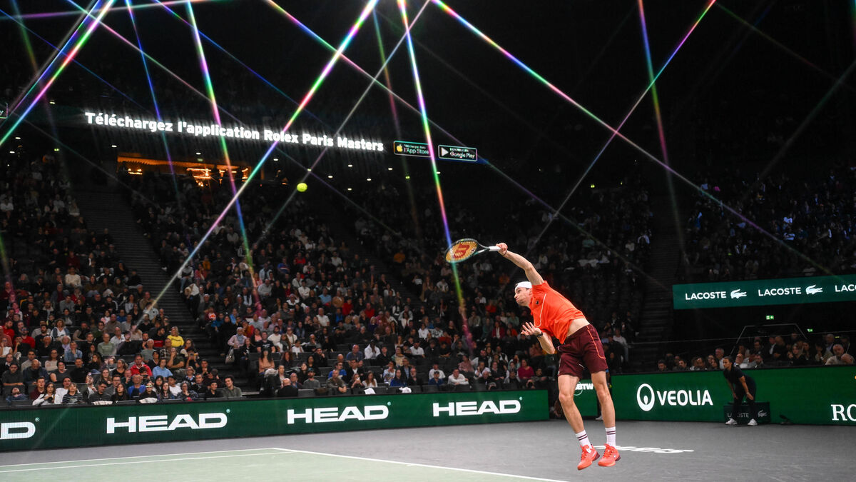 Rolex Paris Masters : pourquoi Ugo Humbert se décale-t-il jusque dans le couloir pour servir à gauche ?