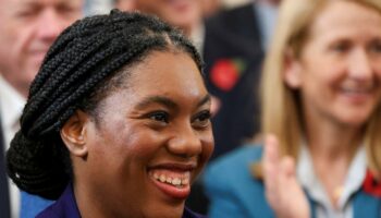 Royaume-Uni : Kemi Badenoch nouvelle cheffe des conservateurs britanniques, qui prennent un virage à droite