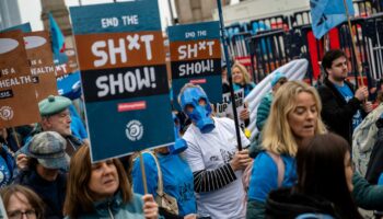 Royaume-Uni : des milliers de personnes marchent à Londres contre la pollution de l’eau