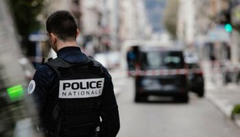 Saint-Étienne: Un homme armé de couteaux abattu par un policier