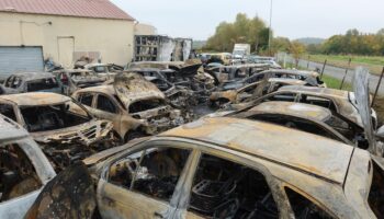 Seine-et-Marne : 27 voitures incendiées en pleine nuit dans un garage de Penchard